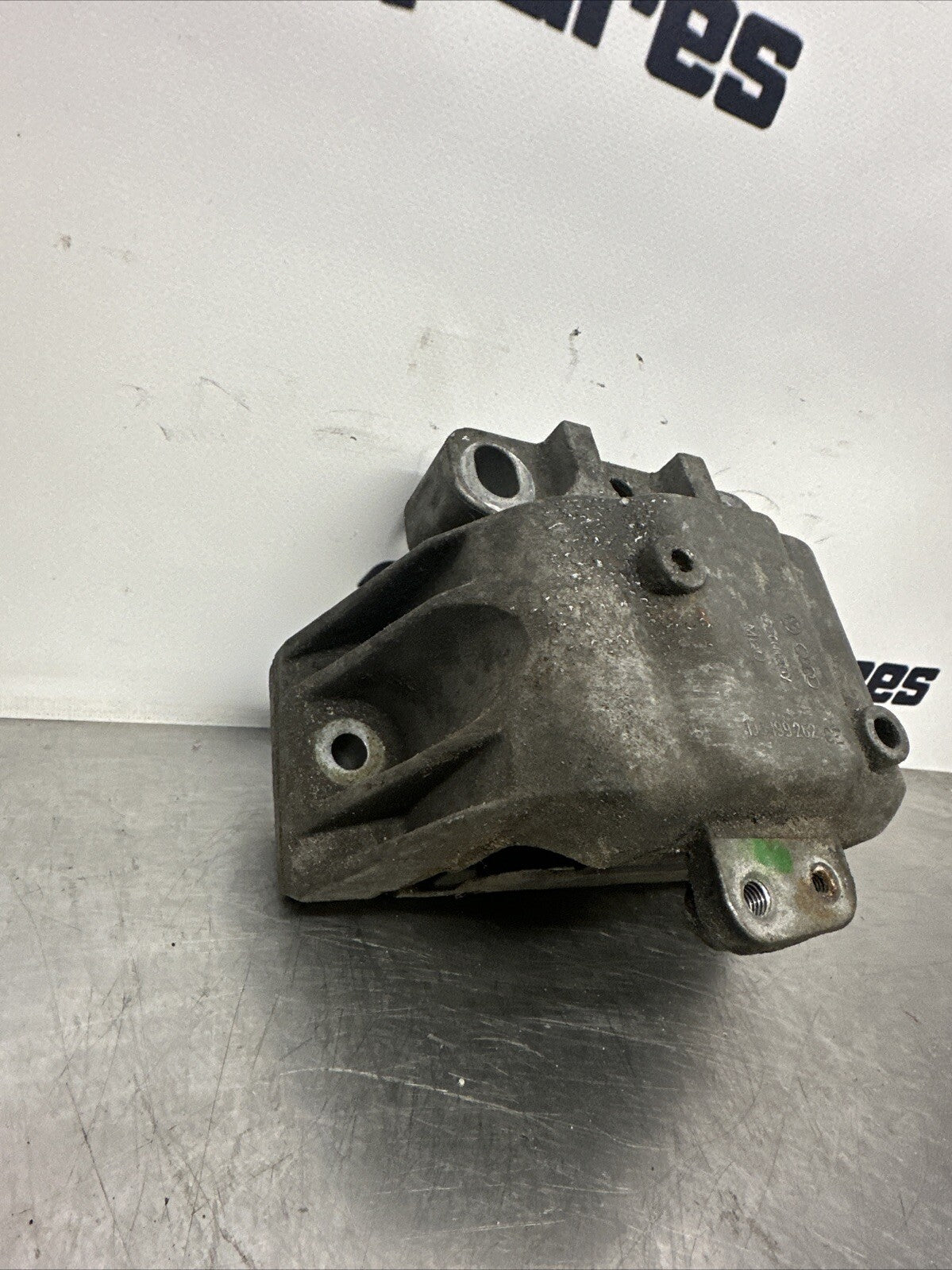 Original Audi TT 8N engine / transmission bearing holder 1J0199262CE