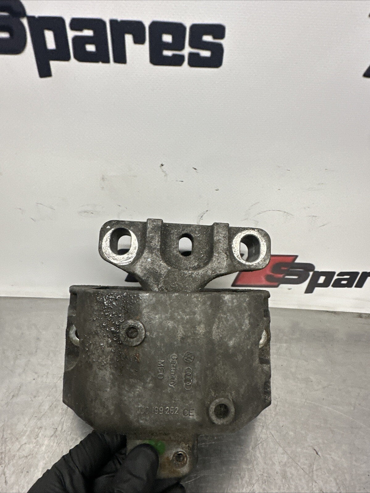 Original Audi TT 8N engine / transmission bearing holder 1J0199262CE