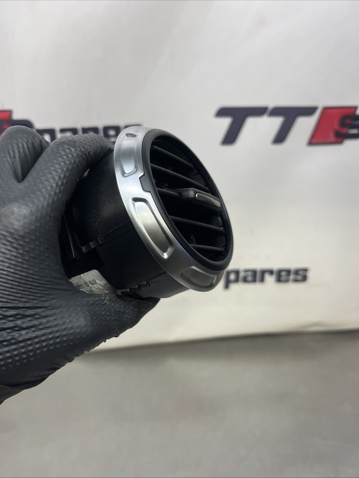 Audi TT 8J Mk2 Dashboard Air Vent With Aluminium Bezel 8J0820901D #1460