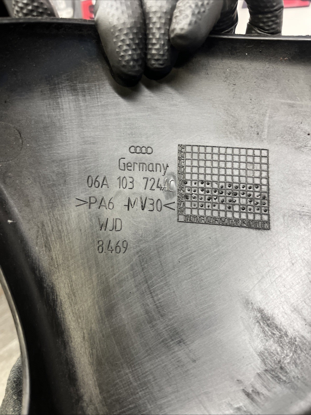 Audi A3 8L 1.8T 20V AUM Engine Cover 06A103724AC