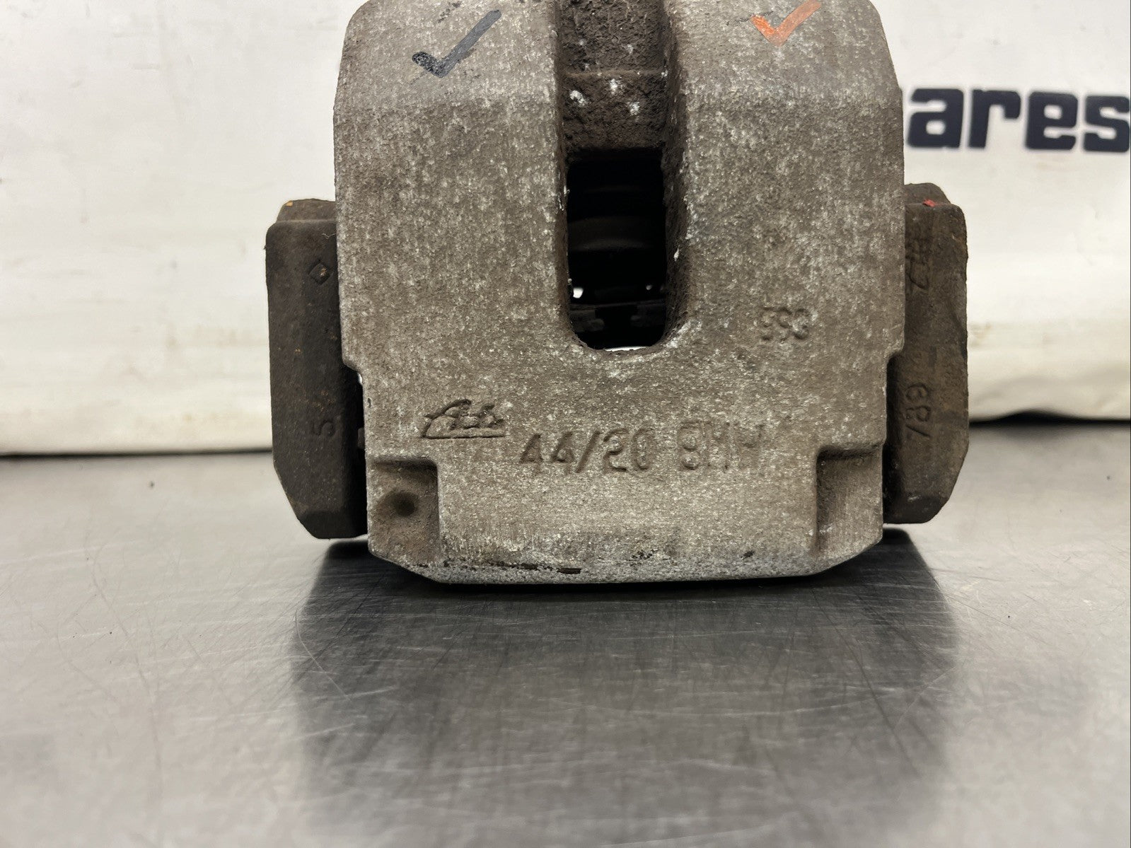 BMW E70 X5 REAR PASSENGER LEFT SIDE BRAKE CALIPER 44-20  44/20