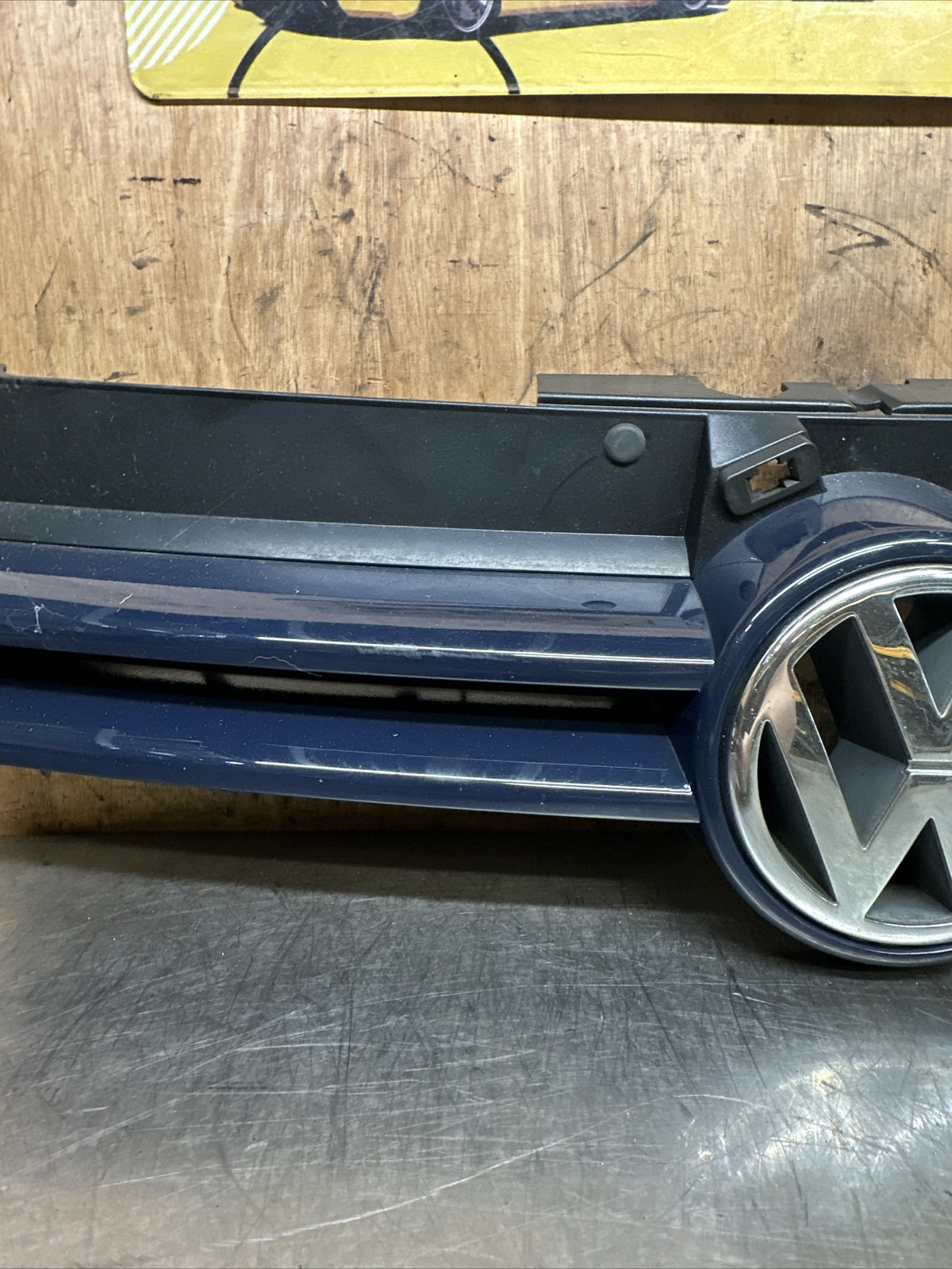VOLKSWAGEN GOLF FRONT GRILL 2002 5 DOOR HATCH 1J0853651G