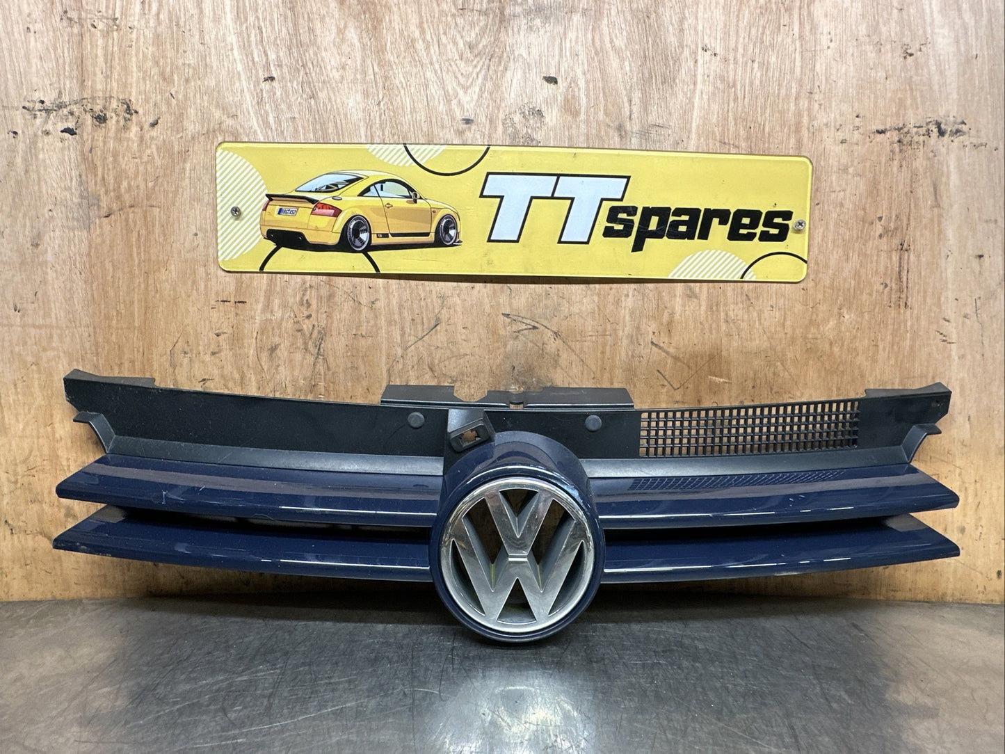 VOLKSWAGEN GOLF FRONT GRILL 2002 5 DOOR HATCH 1J0853651G