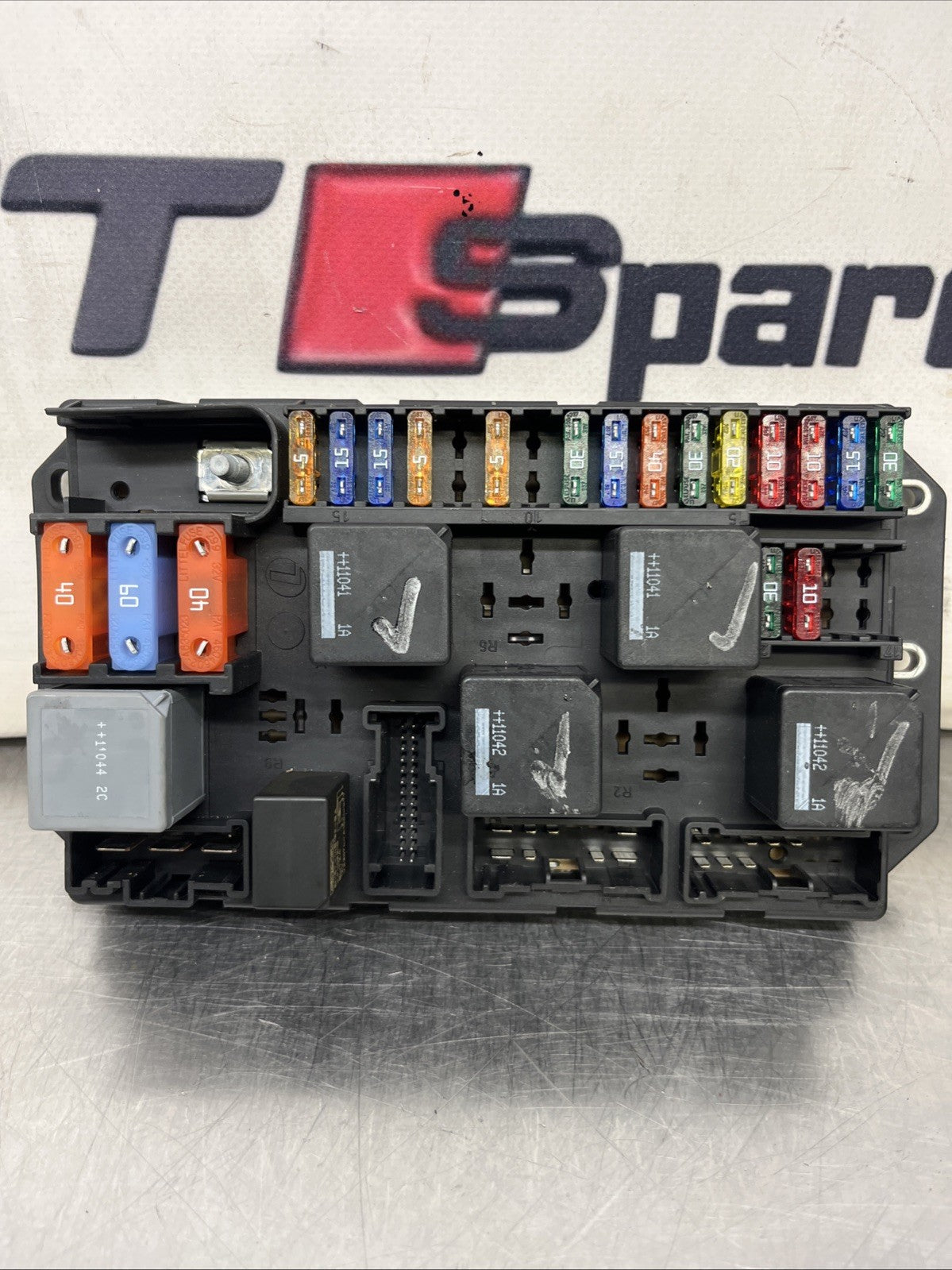 Range Rover L322 Interior Boot Fuse Box BH4214N030AA