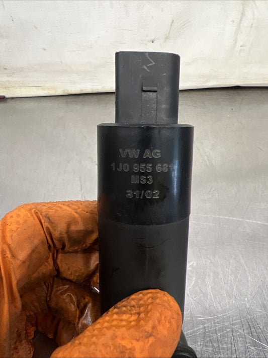 Spritzwasserpumpe Audi A3 A4 A6 VW Passat 3B 3BG Golf 4 SRA Pumpe 1J0955681