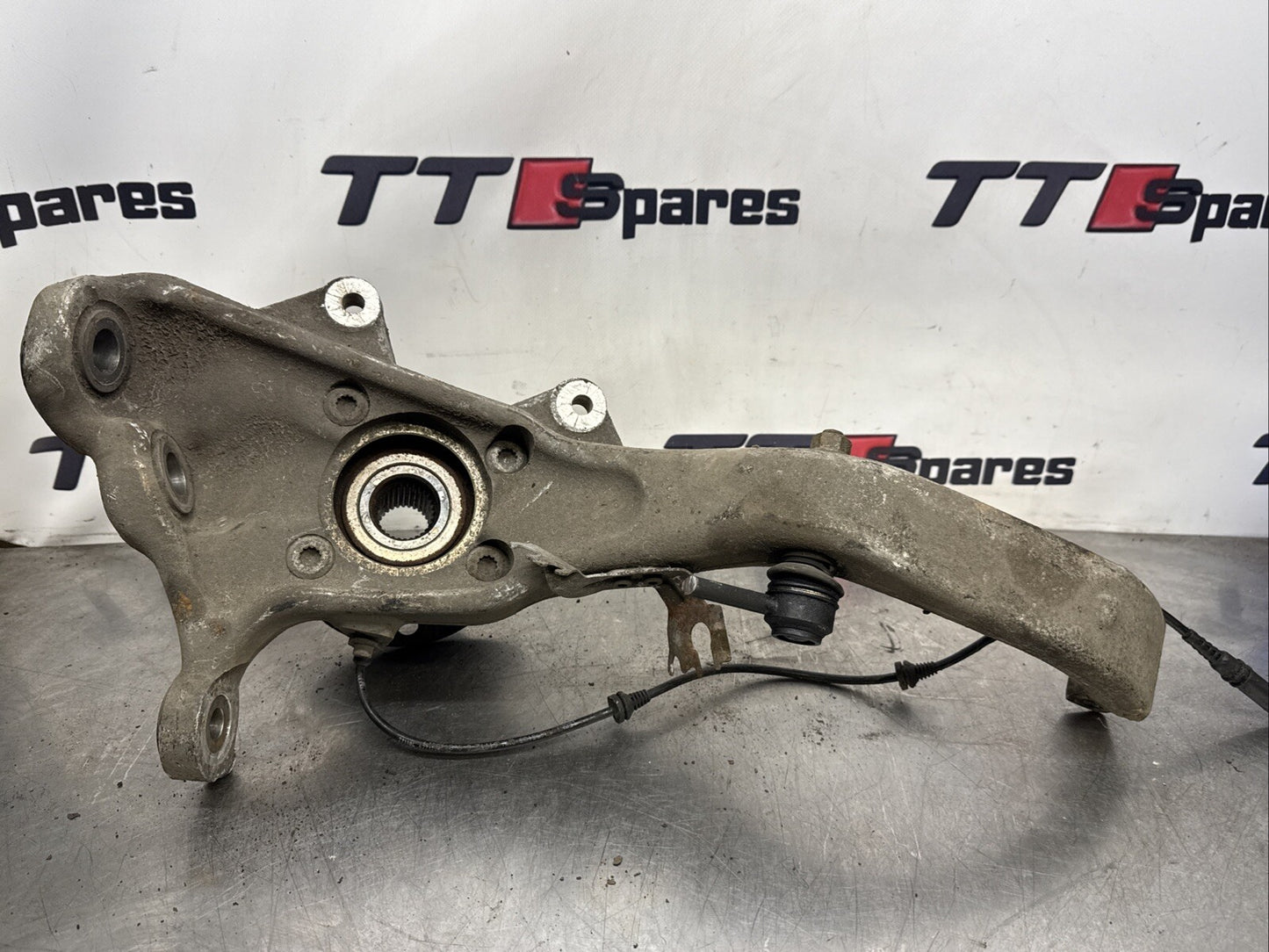 BMW X5 X6 SERIES FRONT HUB PASSENGER SIDE 6773783 F15 E70 F16 E71 E72