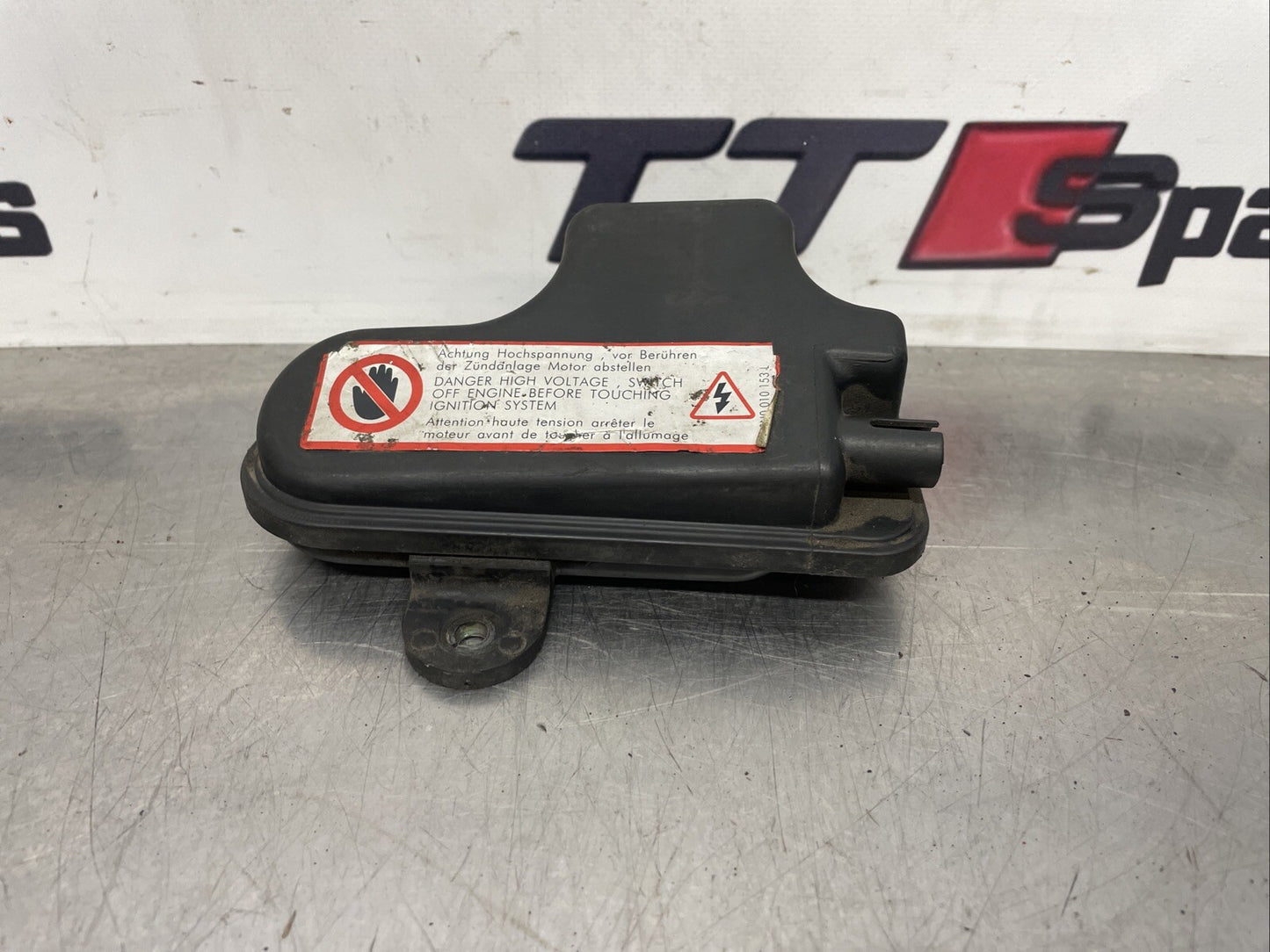 Audi TT S3 Leon Cupra R 1998-2006 Air Vacum Cannister Reservoir 06A131541