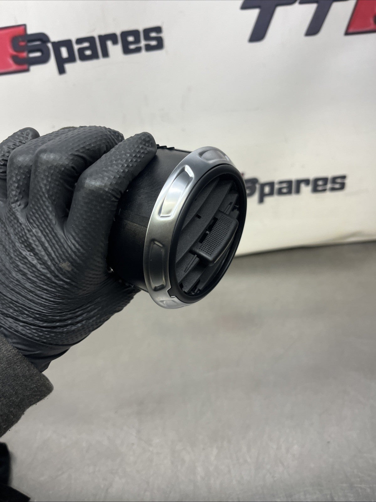 Audi TT 8J Mk2 Dashboard Air Vent With Aluminium Bezel 8J0820901D #1460