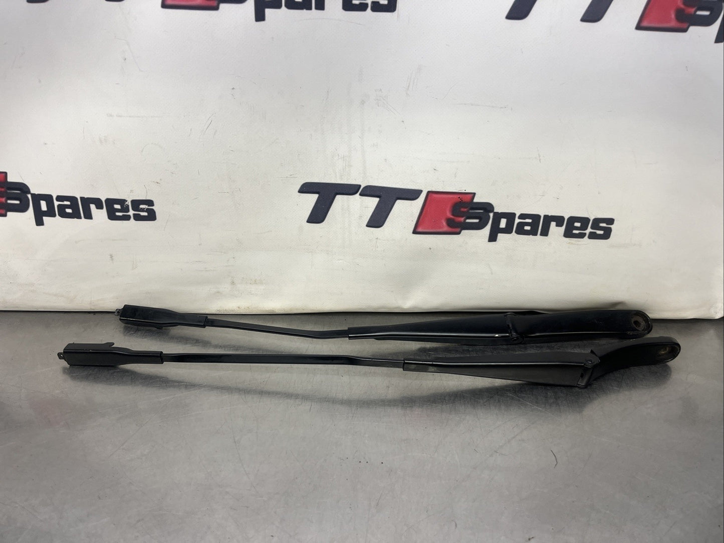 Audi TT 8J Mk2 Pair of Windscreen Wiper Arms 8J2955408B
