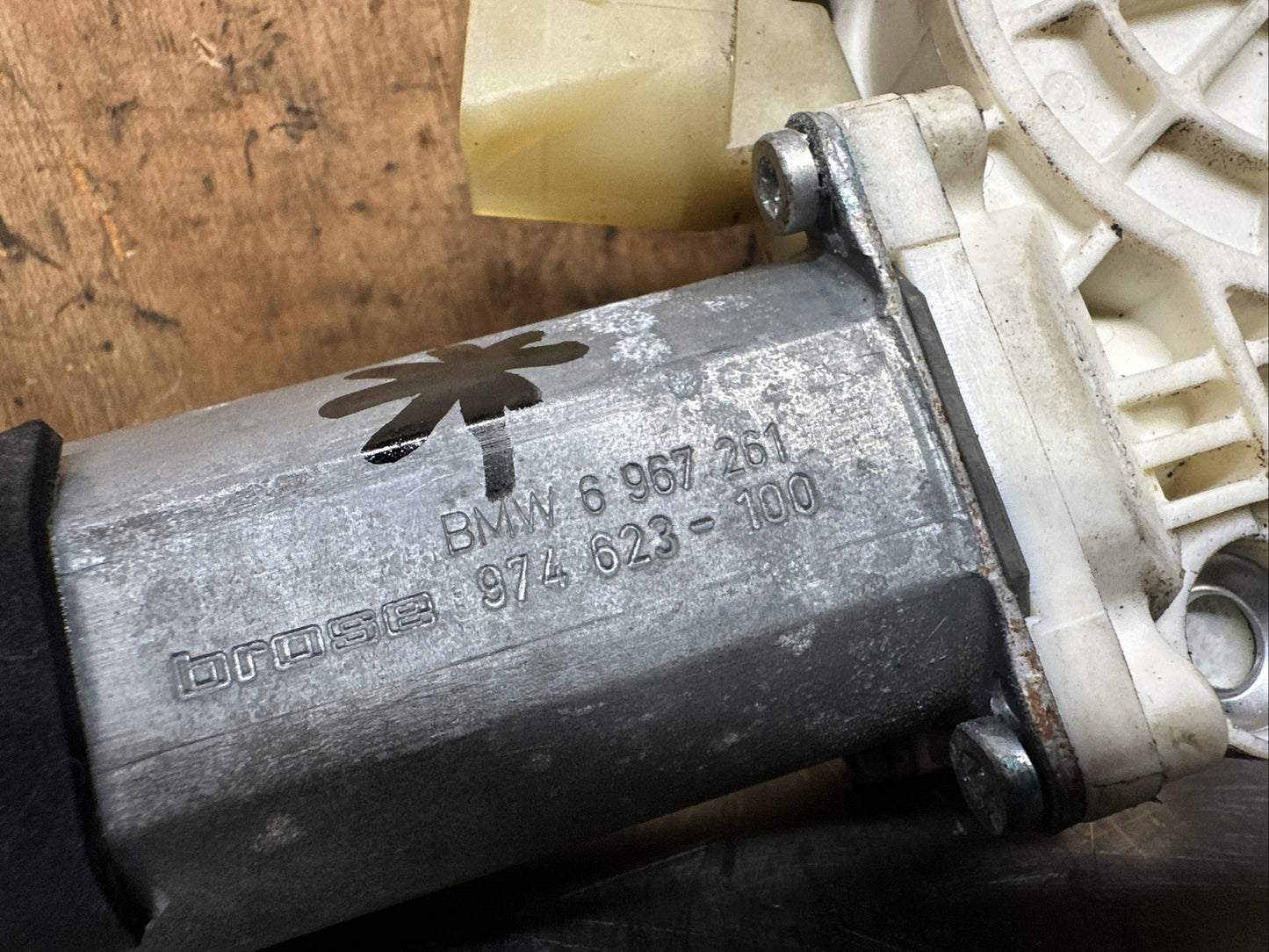 BMW X5 E70 2007 WINDOW MOTOR FRONT LEFT PASSENGER SIDE NEARSIDE 6967261