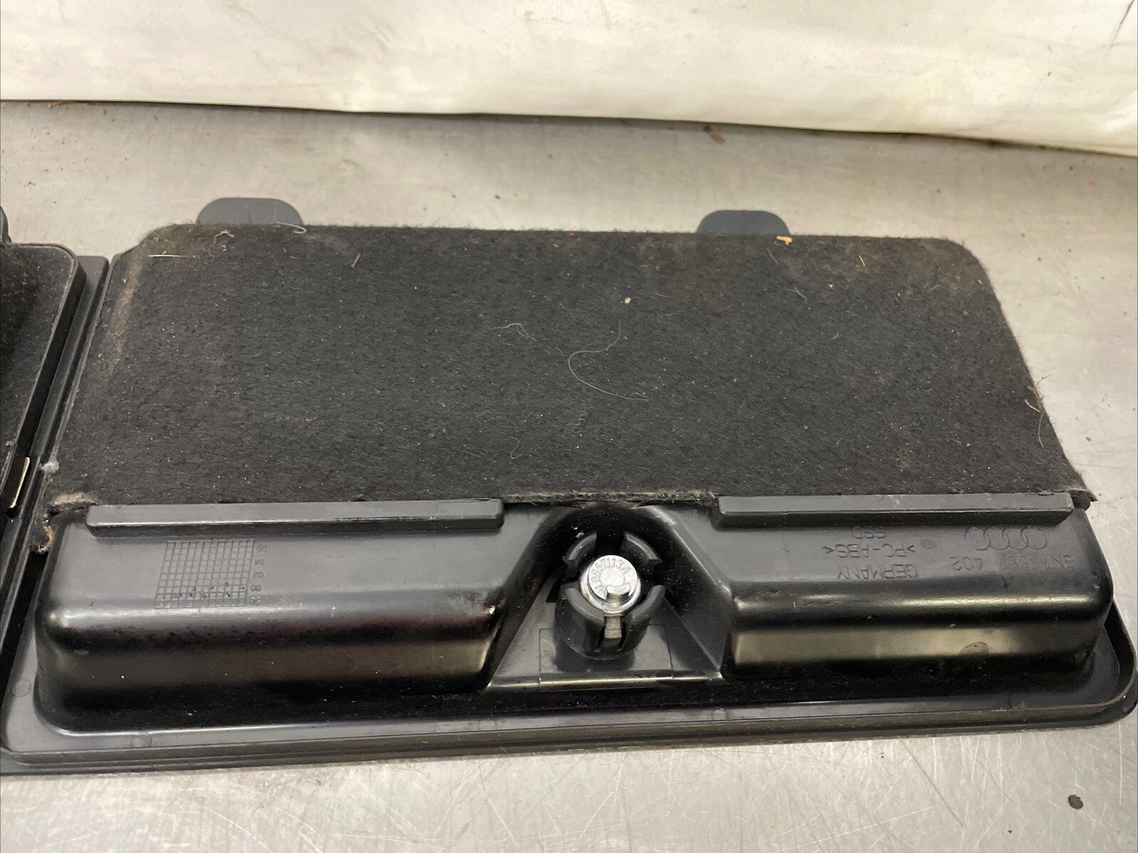 AUDI TT 8N MK1 Roadster Access Panel PAIR 8N7867401 8N7867402