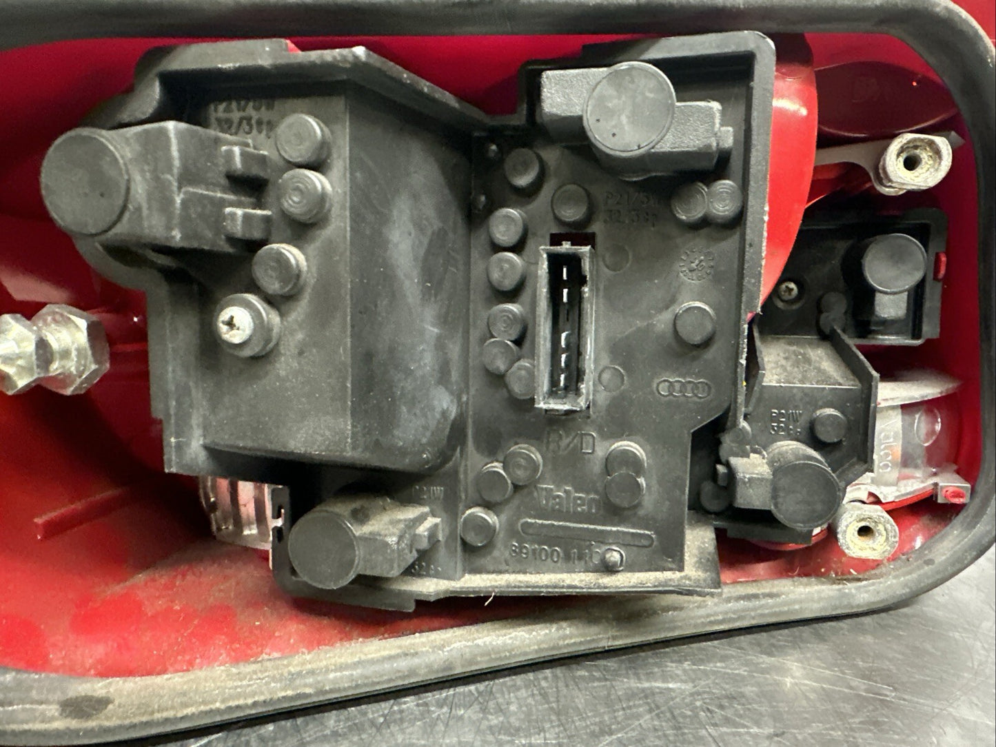 2000 AUDI TT 1.8T MK1 QUATTRO MK1 (8N) DRIVERS SIDE REAR LIGHT