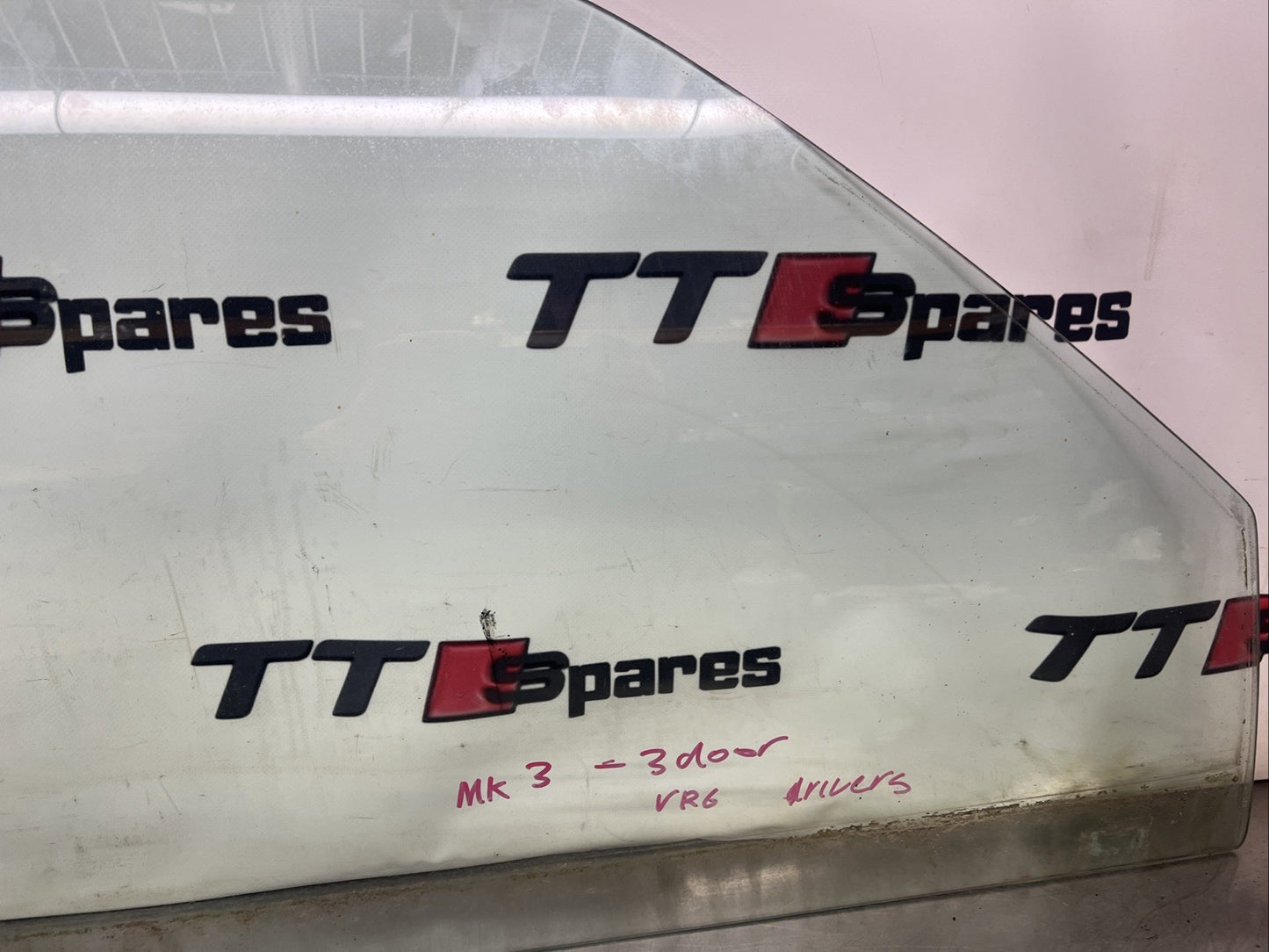 VW GOLF MK3 (1992 1999) 3 DOOR FRONT RIGHT DRIVERS WINDOW GLASS 1H + P+P