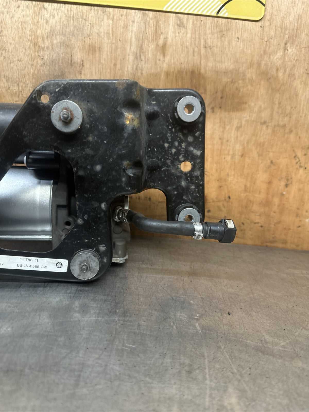 BMW EX5 E70 AIR RIDE SUSPENSION PUMP MODULE COMPRESSOR  6775479-02  6775479-02