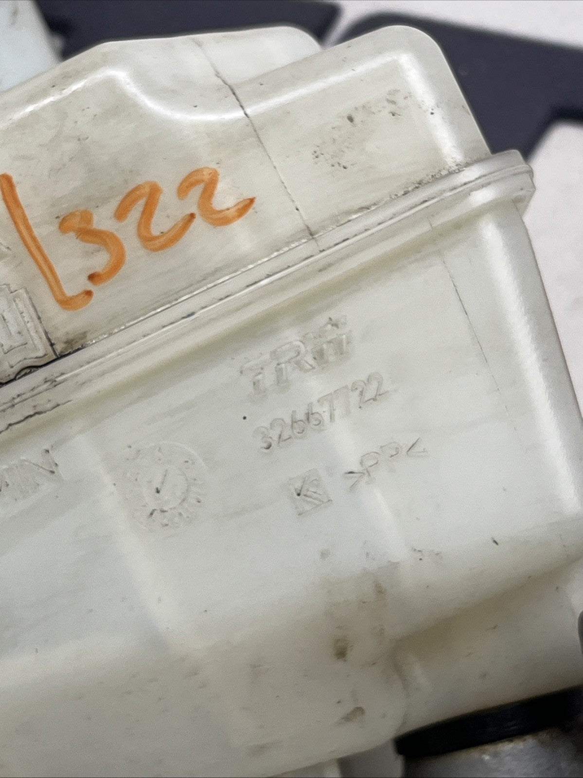 2011 RANGE ROVER L322 BRAKE MASTER CYLINDER FLUID RESERVOIR 32667722 PD06