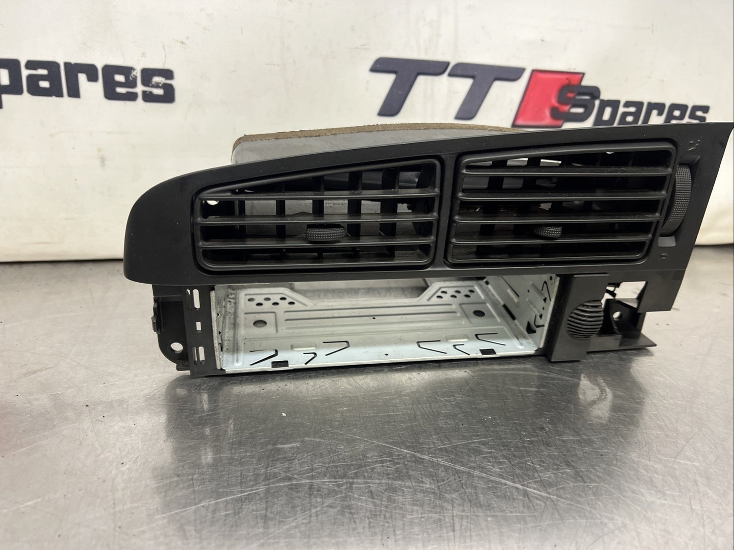 Volkswagen Golf Mk3 Center radio,Air vent