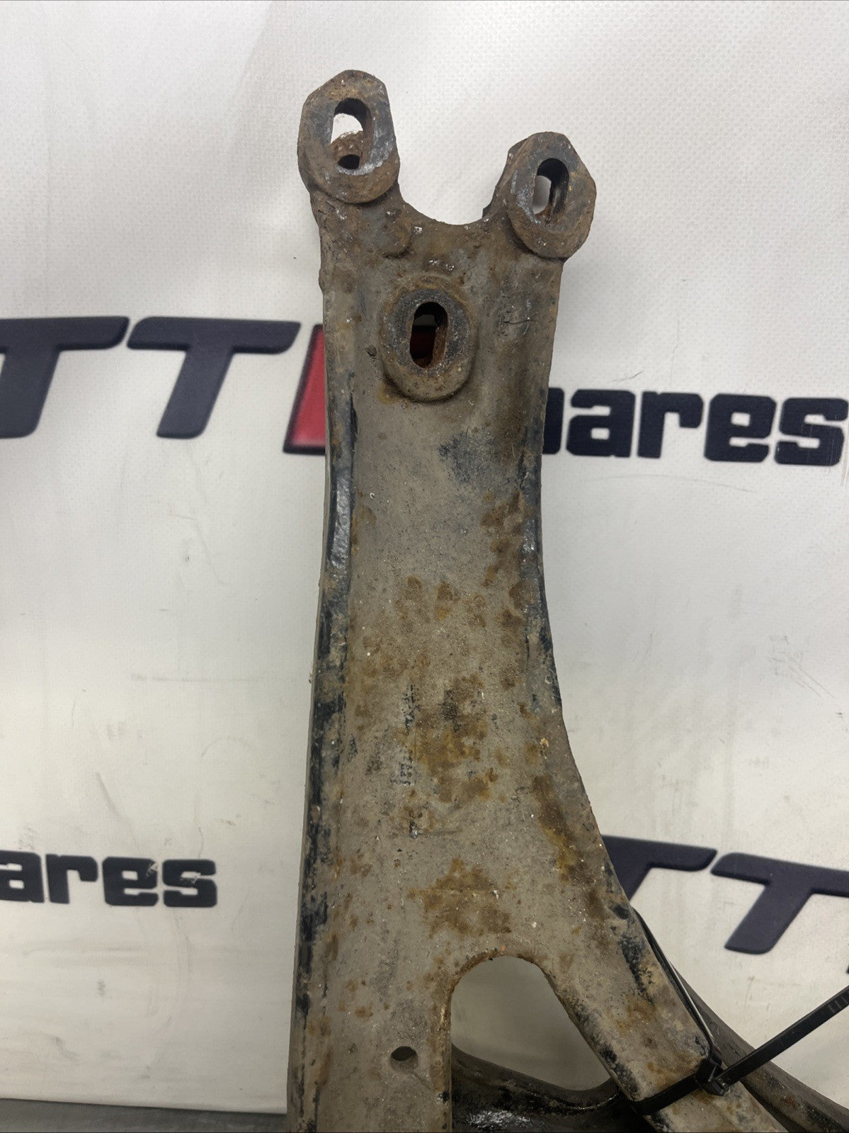 AUDI TT MK1 8N FRONT CAST LOWER ARMS WISHBONES 8N0407165 8NO407166 NON GENUINE