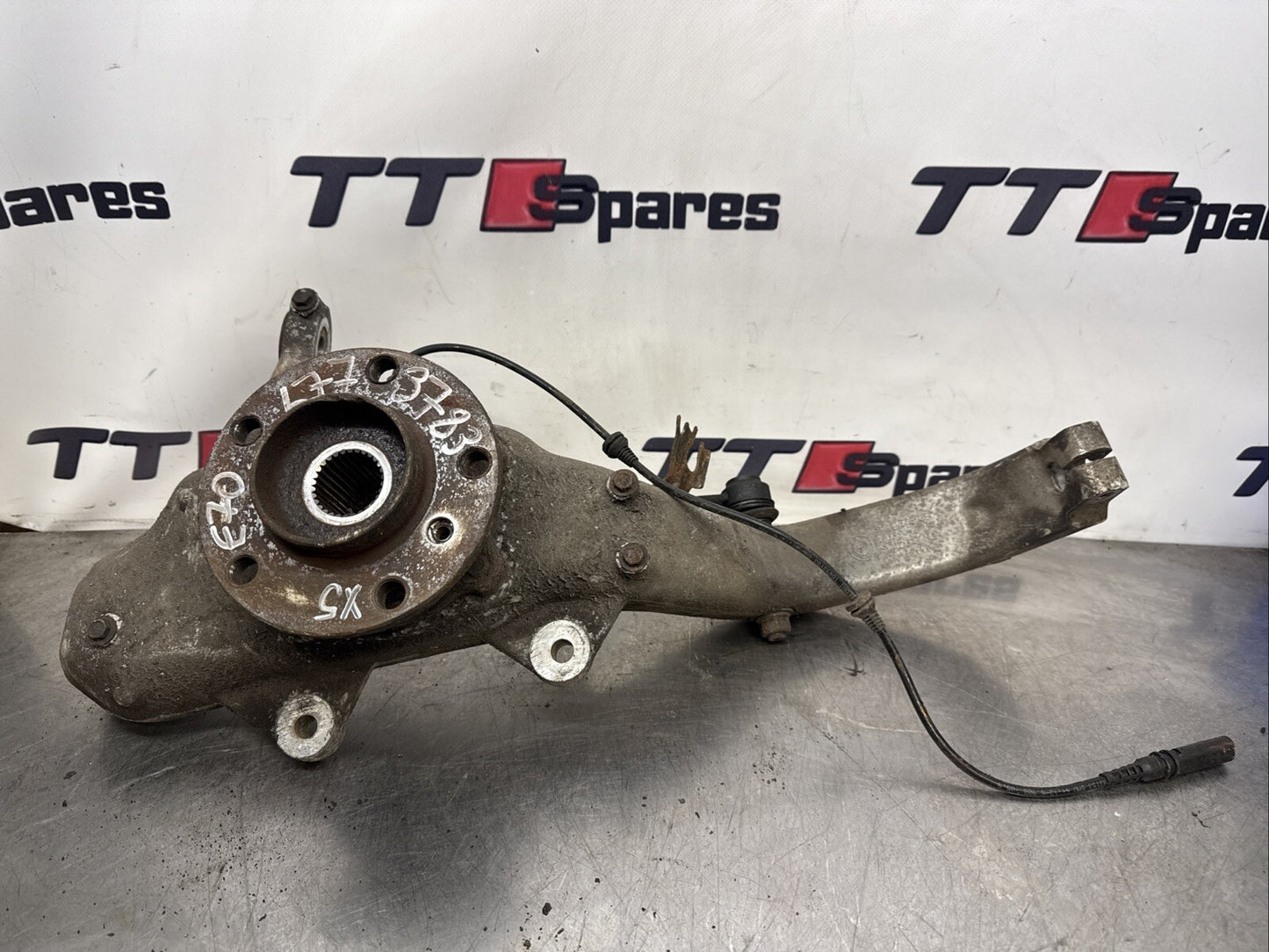 BMW X5 X6 SERIES FRONT HUB PASSENGER SIDE 6773783 F15 E70 F16 E71 E72