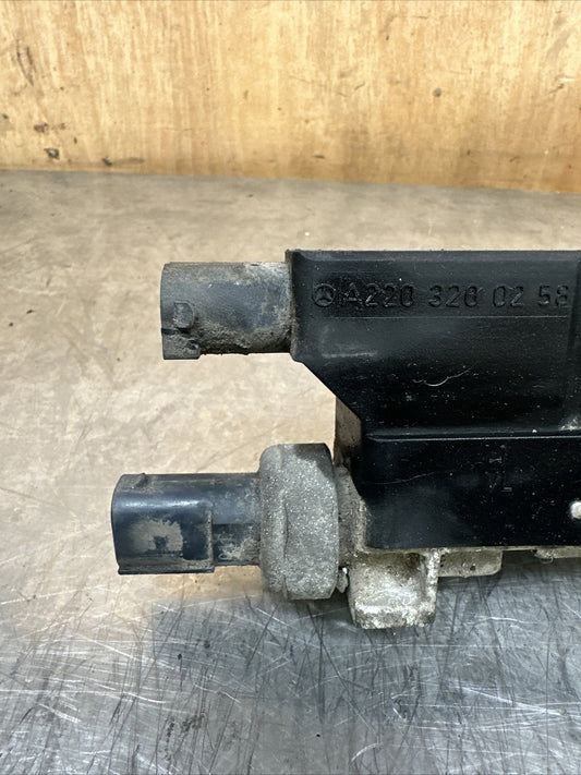 1998-2005 MERCEDES S CLASS W220 AIR SUSPENSION VALVE BLOCK SOLENOID A2203200258