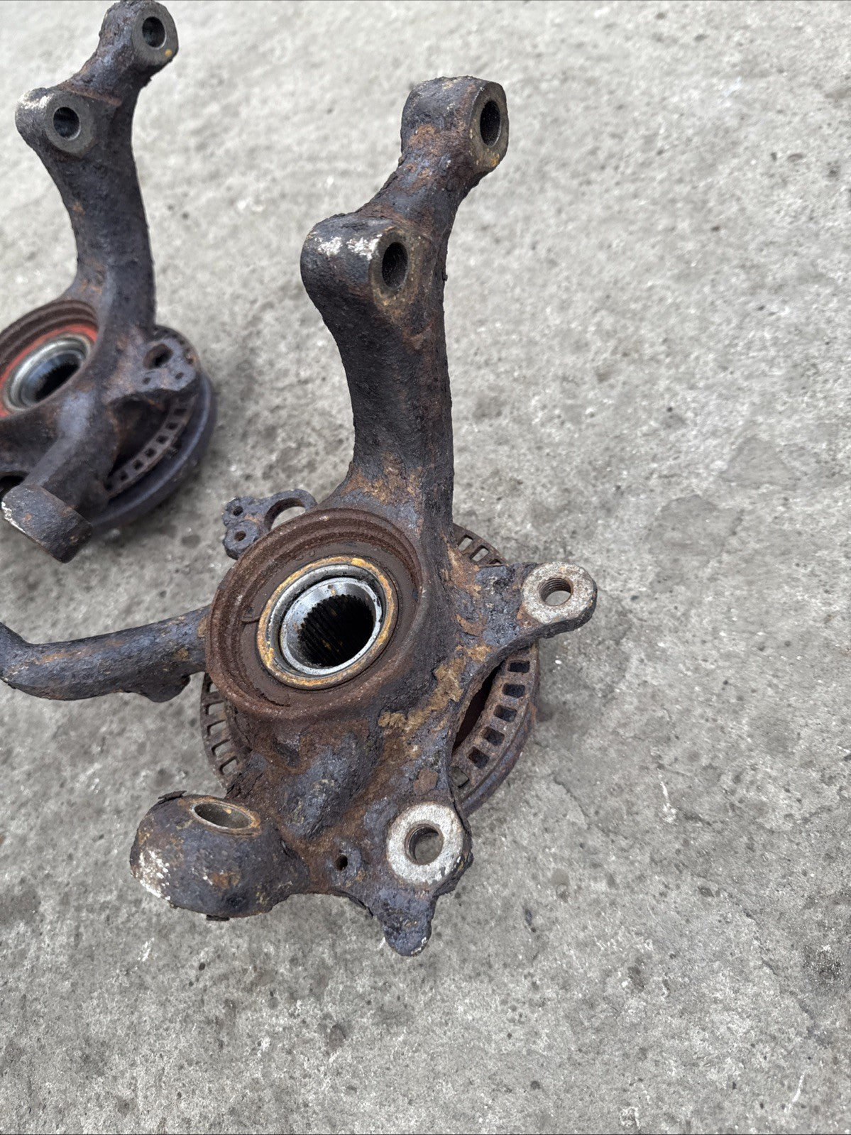 VW Golf MK3 GTI VR6 Vento Corrado Front Pair Wheel Hubs Bearing Housing Genuine