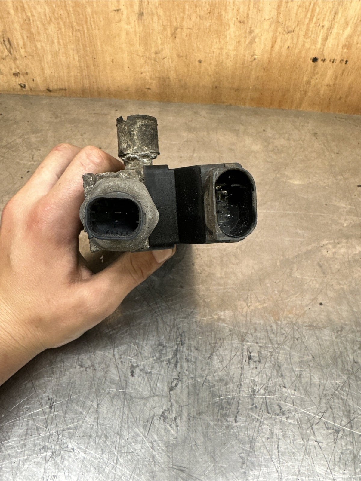 1998-2005 MERCEDES S CLASS W220 AIR SUSPENSION VALVE BLOCK SOLENOID A2203200258