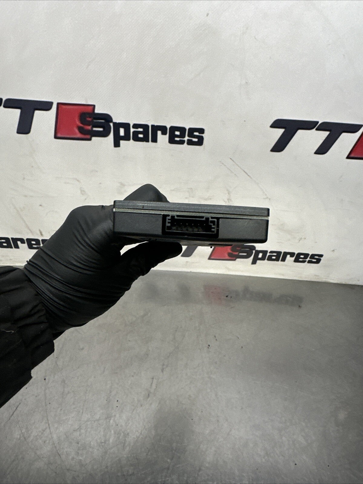 2004-2012 BMW 1 SERIES E81/87 AMPLIFIER ANTENNA CONTROL MODULE 10819610