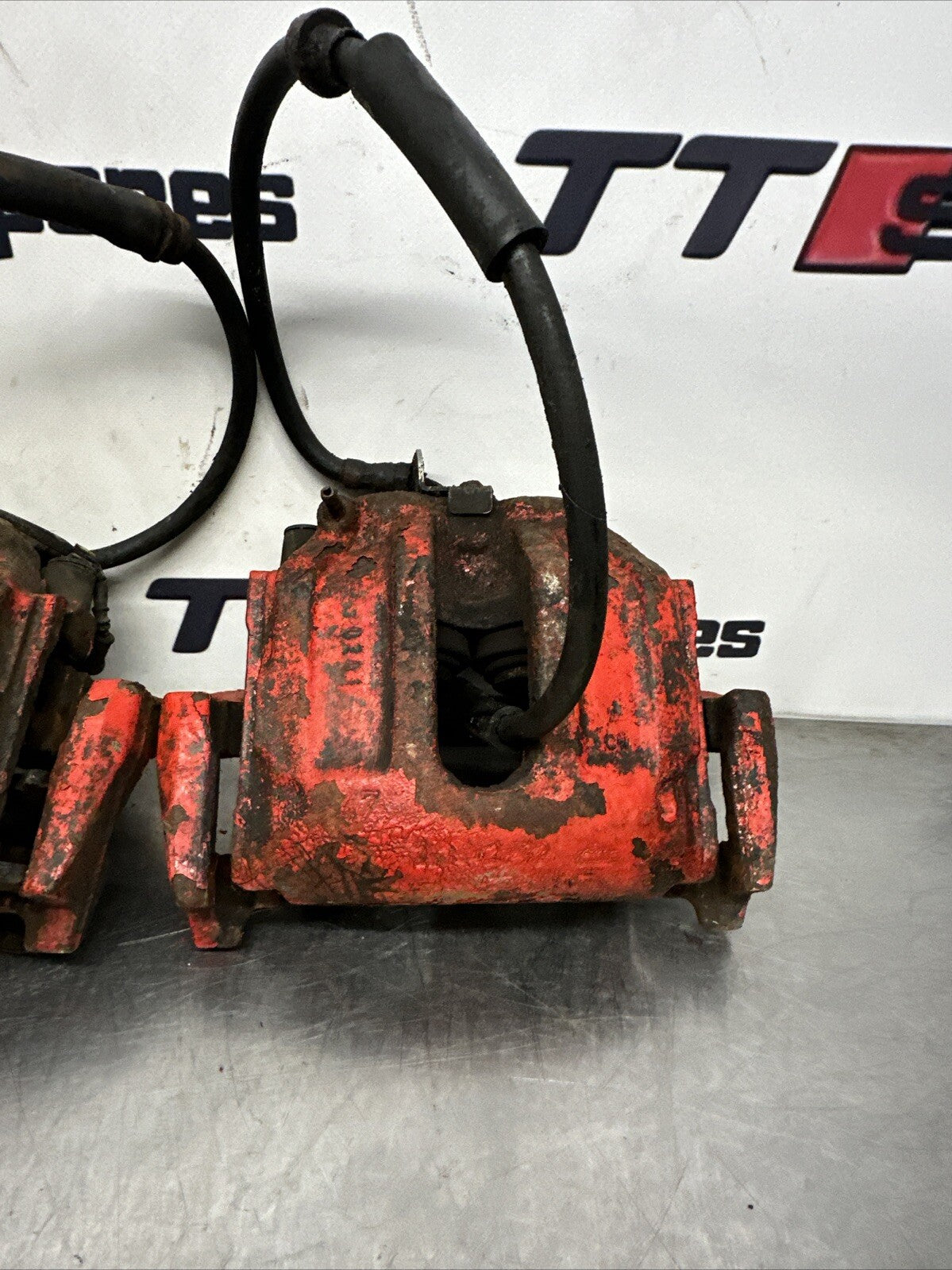 AUDI TT MK1 2006 3.2 V6 QUATTRO 8N PAIR OF FRONT CALIPERS AND CARRIES 334MM