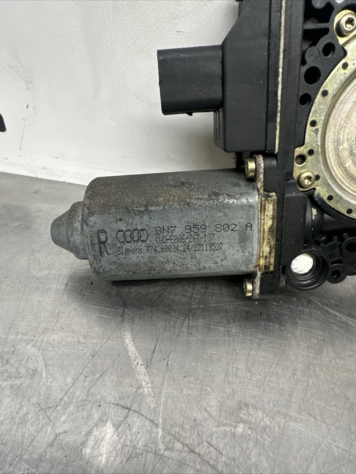 Audi TT MK1 8N Roadster Right Drivers Offside Electric Window Motor 8N7959802A