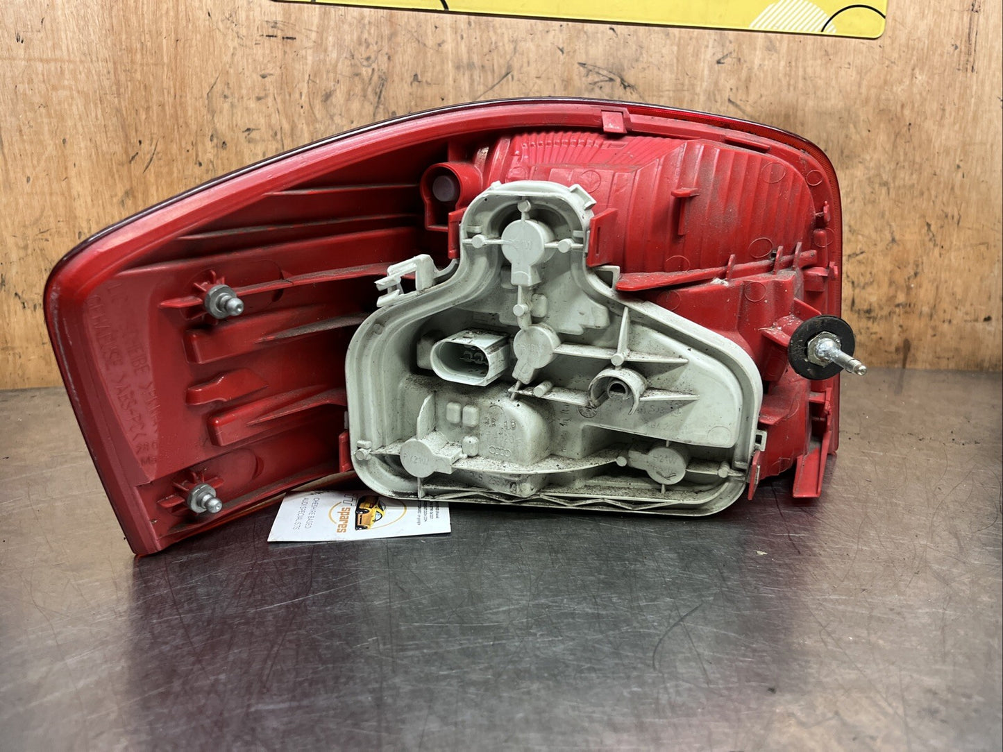 2004 AUDI A3 DRIVER REAR RIGHT SIDE TAIL LIGHT 8P0945096A