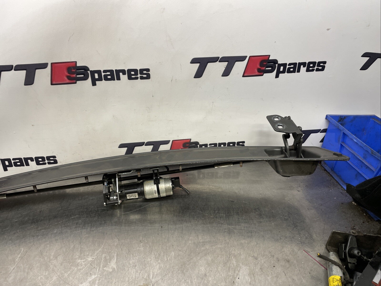 Audi TTRS 8J Tailgate Boot Electric Spoiler Motor 8J0827948C