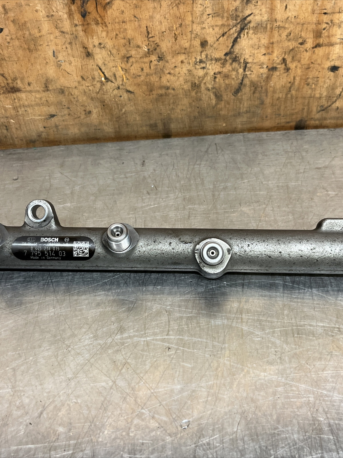 BMW E70 X5 3.0D Fuel Injection Rail 7795514 03