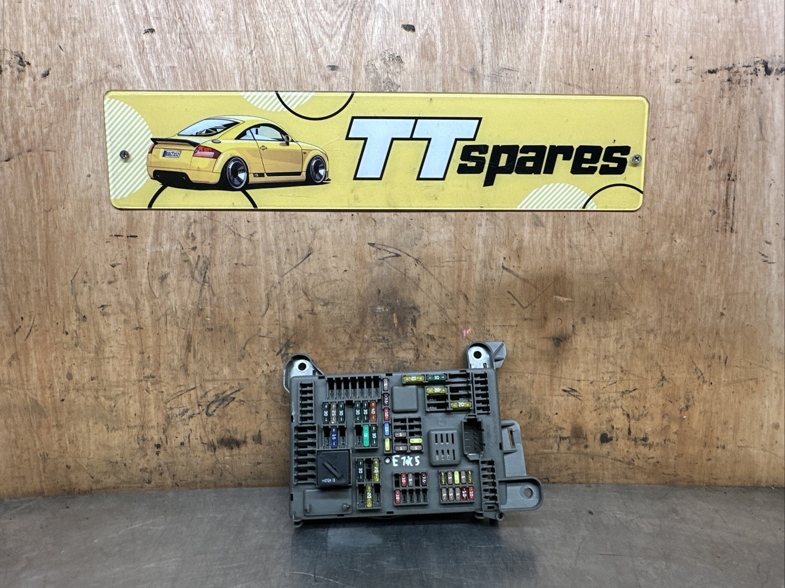 BMW E70 FUSE BOX POWER DISTRIBUTION BOX B010105300