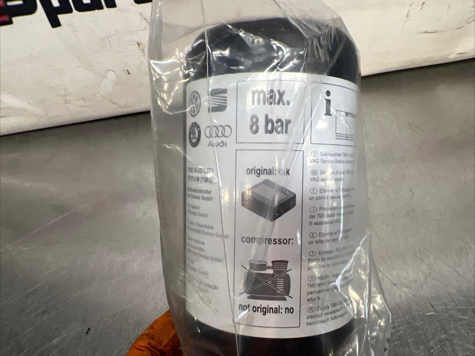 Audi TT 8J TIREFIT PANEL SET TIRE FILLING SEALANT tire sealant 8P0012619