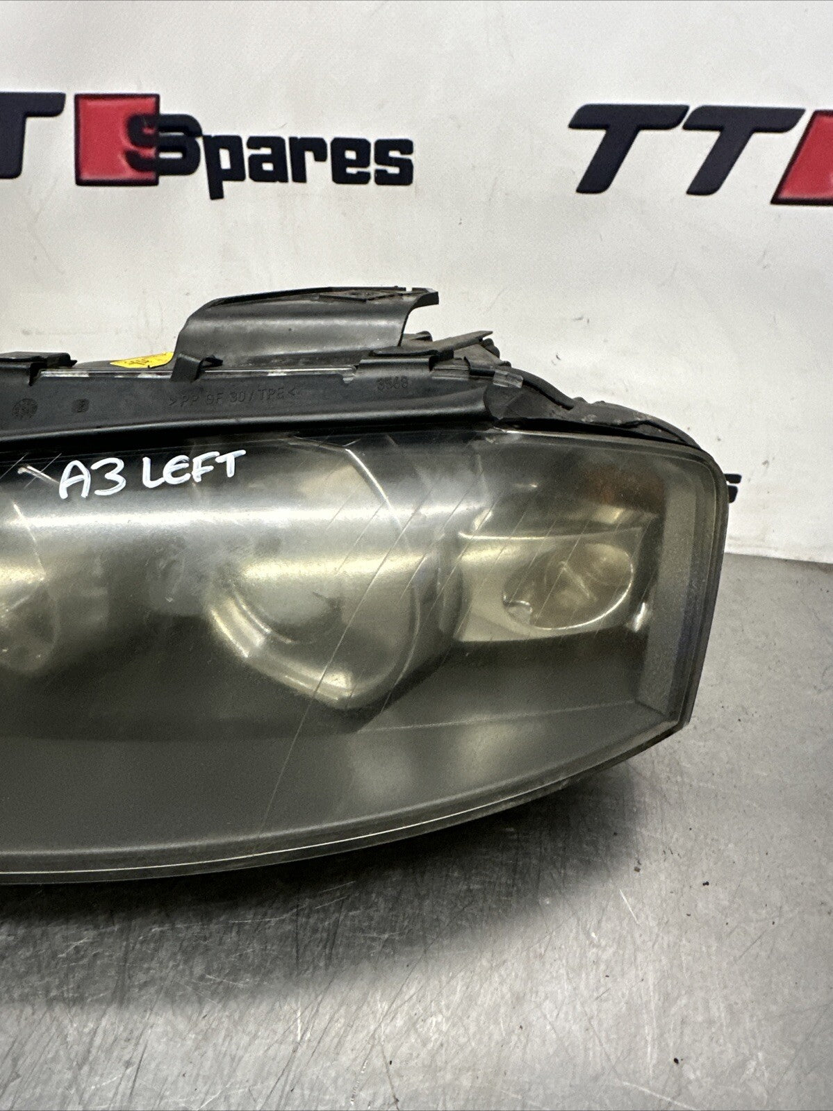 2004 AUDI A3 8P S3 /3.2V6 N/S PASSENGERS XENON HEADLIGHT 8P0941003E #968
