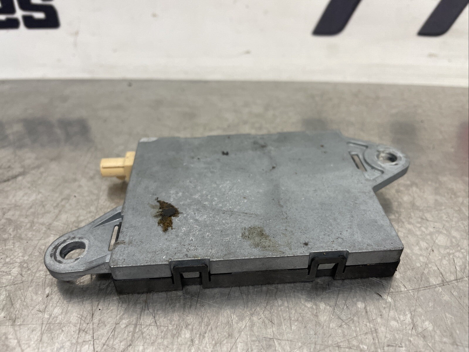 AUDI TT 8J MK2 2006-14 AERIAL ANTENNA AMPLIFIER BOOSTER 8J8035225M