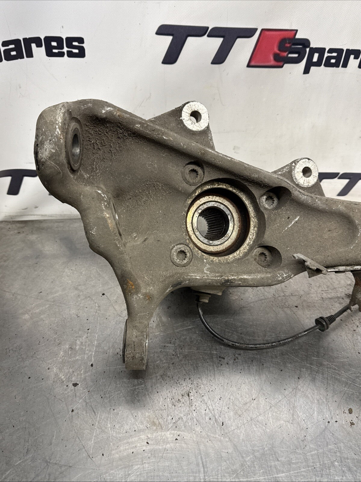 BMW X5 X6 SERIES FRONT HUB PASSENGER SIDE 6773783 F15 E70 F16 E71 E72
