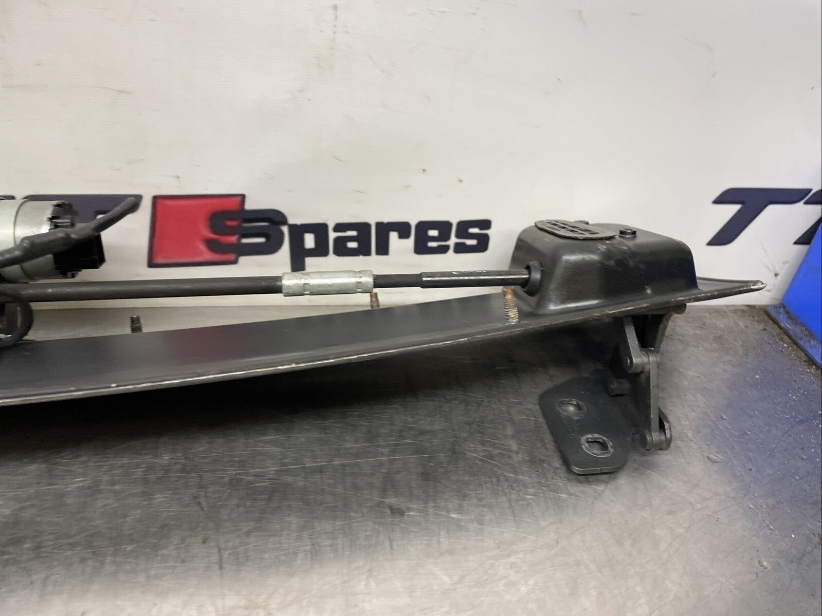 Audi TTRS 8J Tailgate Boot Electric Spoiler Motor 8J0827948C