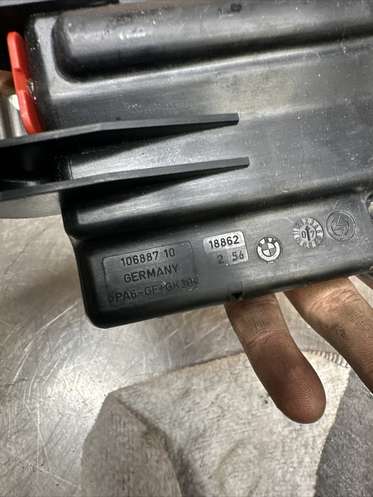 BMW E70 X5 2007 FUSE BOX RELAY 10688710