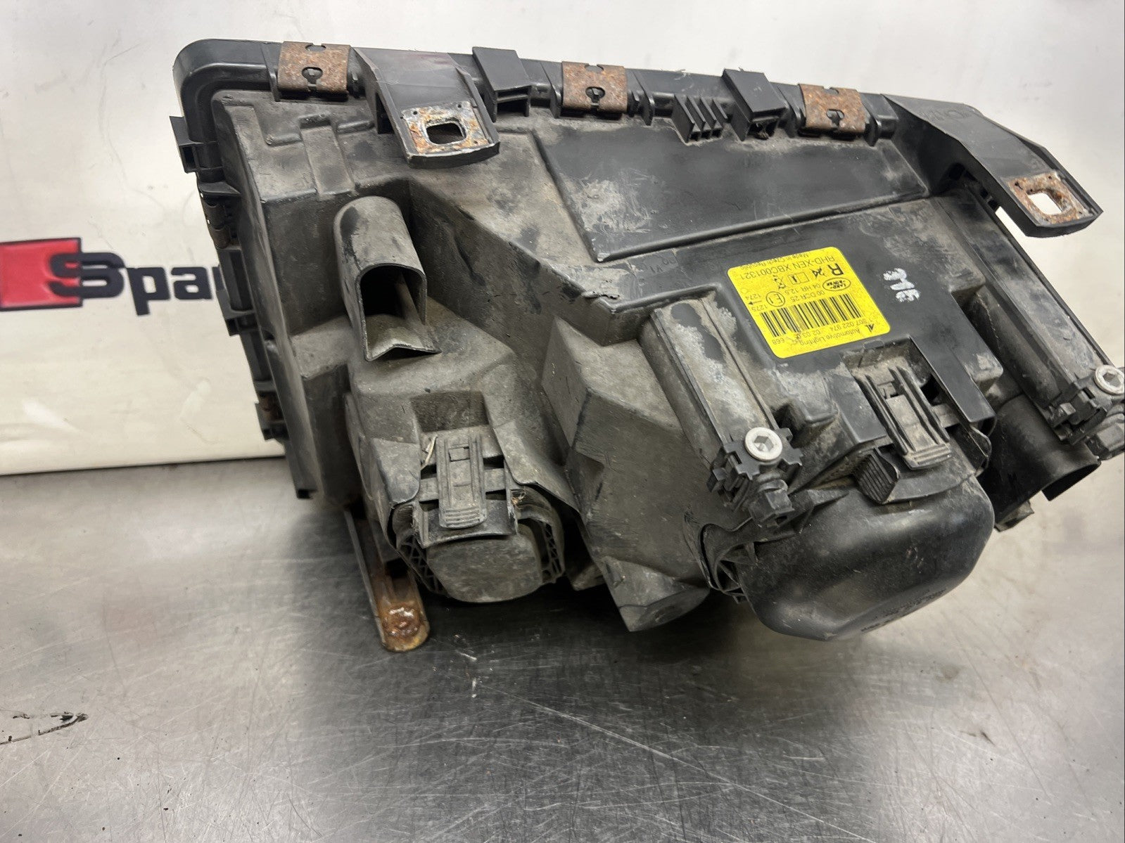Headlight Xenon Range Rover L322 Driver Side Pre Facelift XBC001321 Ref KE53