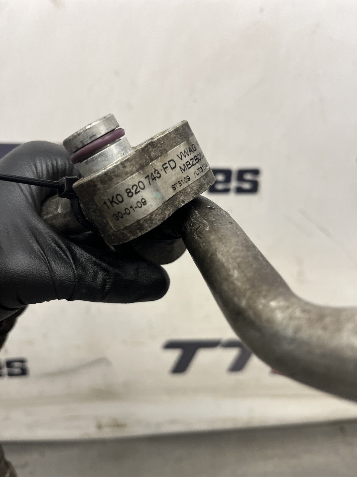 VW Golf MK6 2009 - 2012 AC Air Con Conditioning Pipe 1K0820743FD