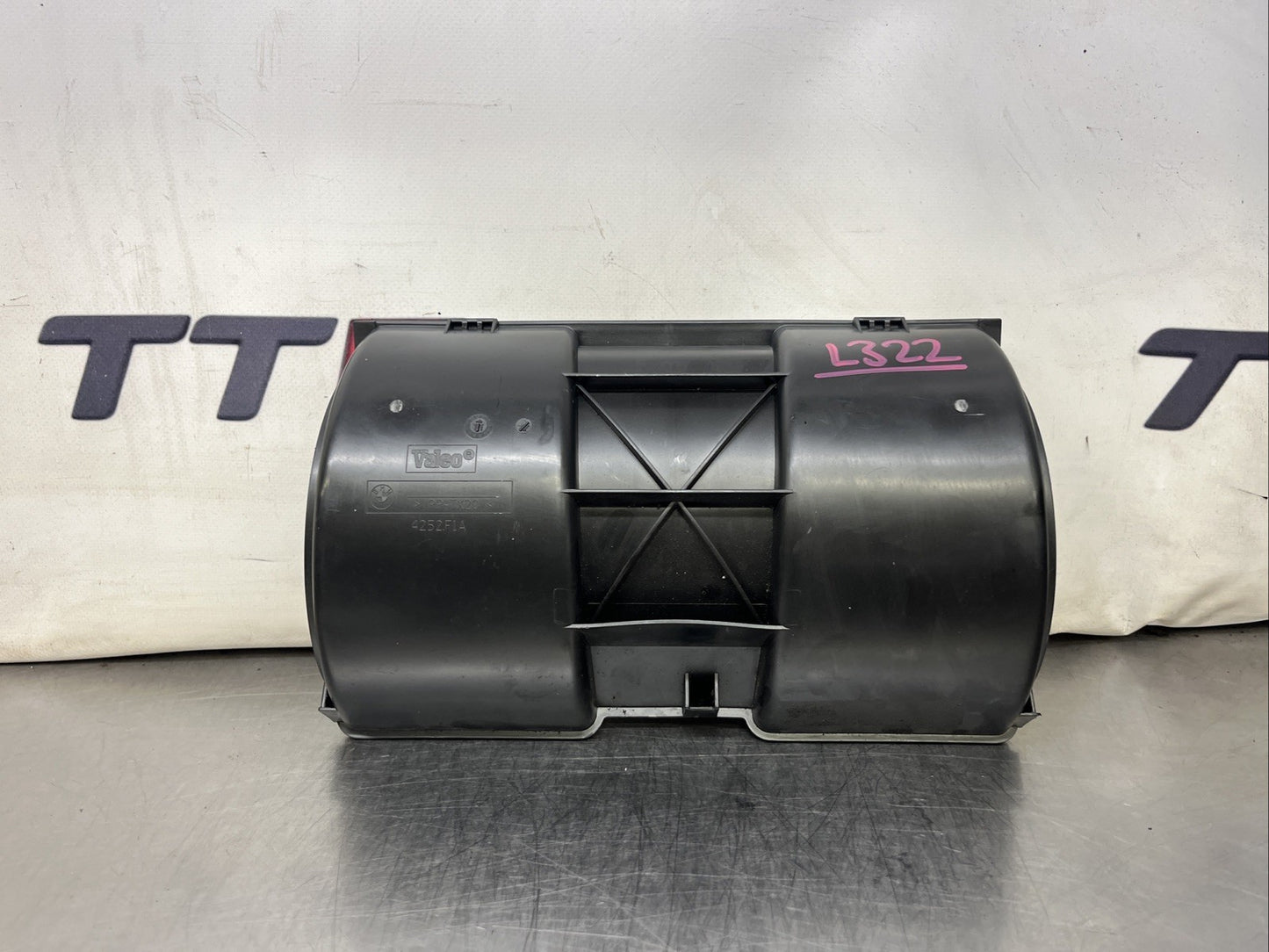 L322 Range Rover 02-12 - Blower Motor Trim / Blower Motor COVER / 4252F1A VALEO