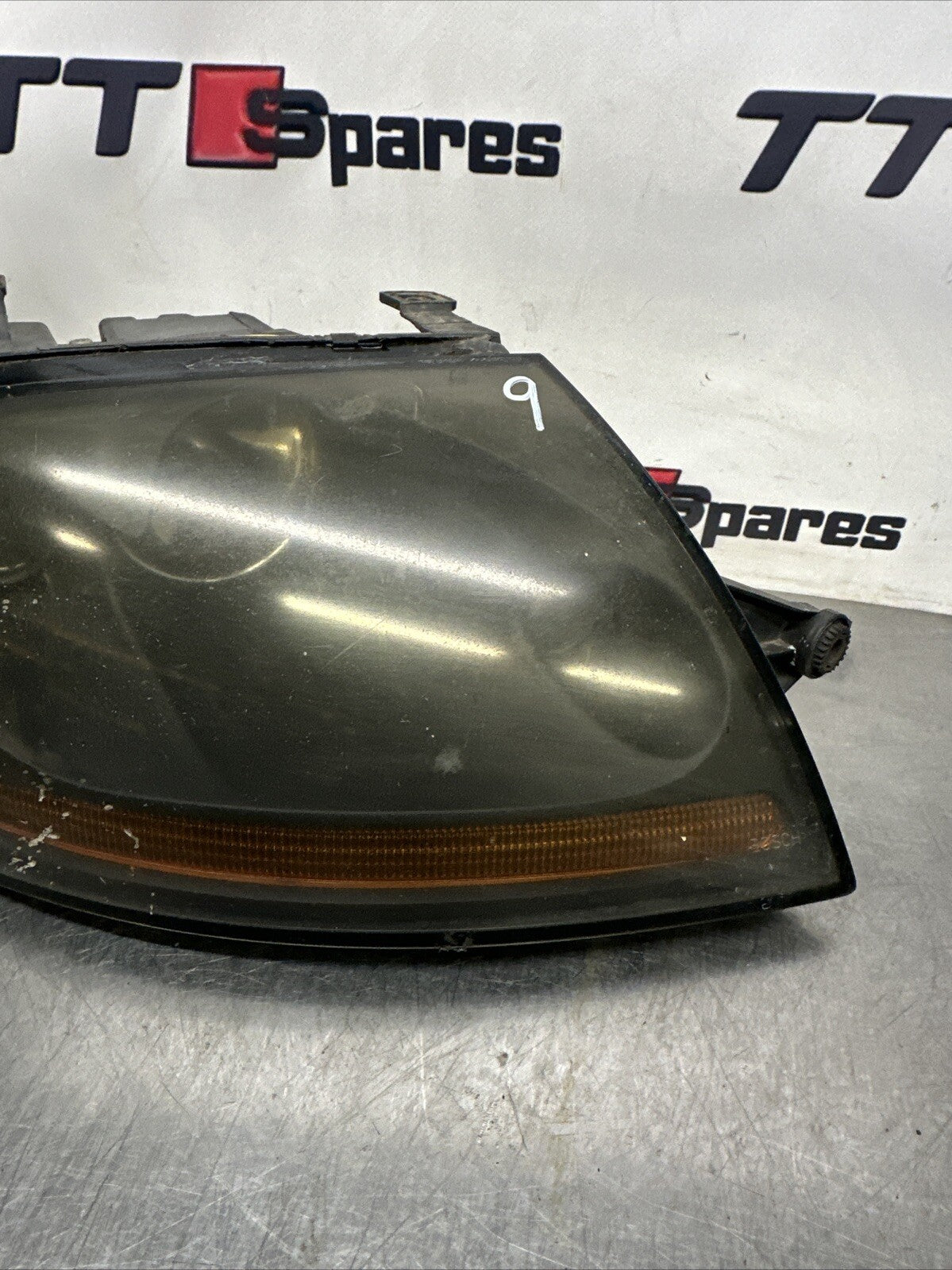 AUDI TT 99-06 DRIVER SIDE RIGHT HEADLIGHT - SPARES