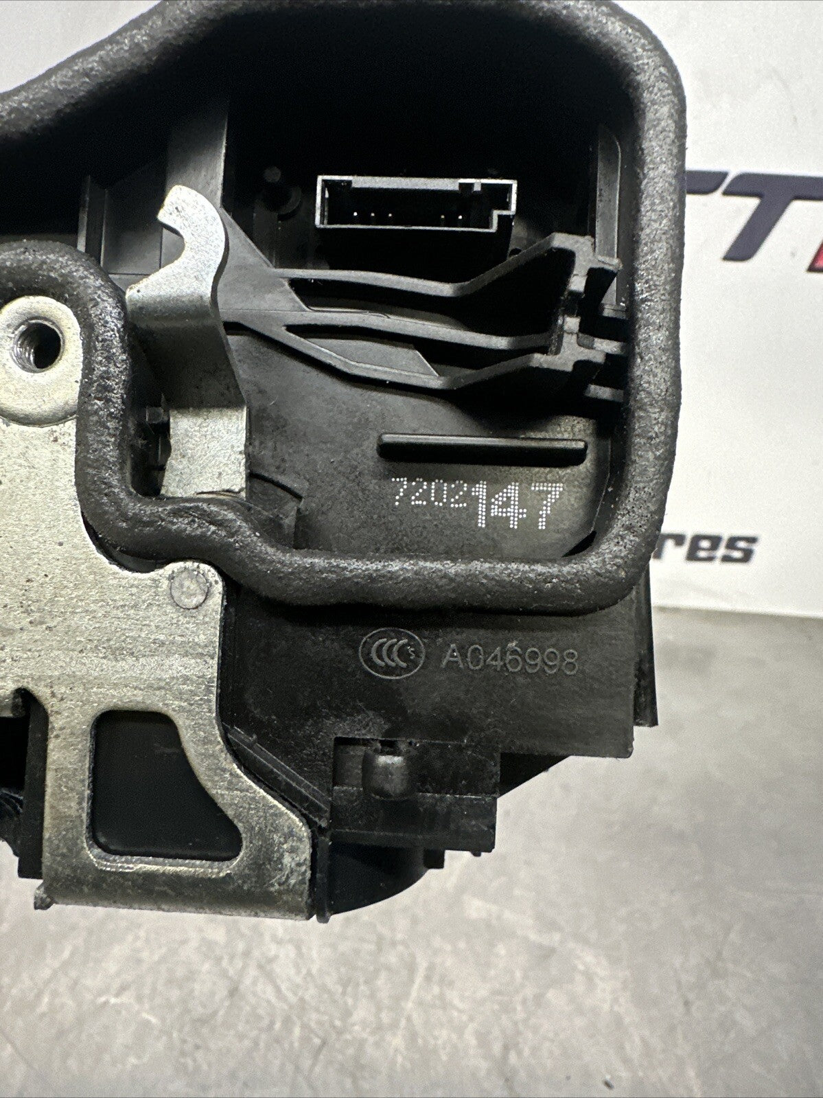 BMW X5 DOOR LOCK MECHANISM REAR LEFT PASSENGER SIDE 7202147 E70 2007 - 2009