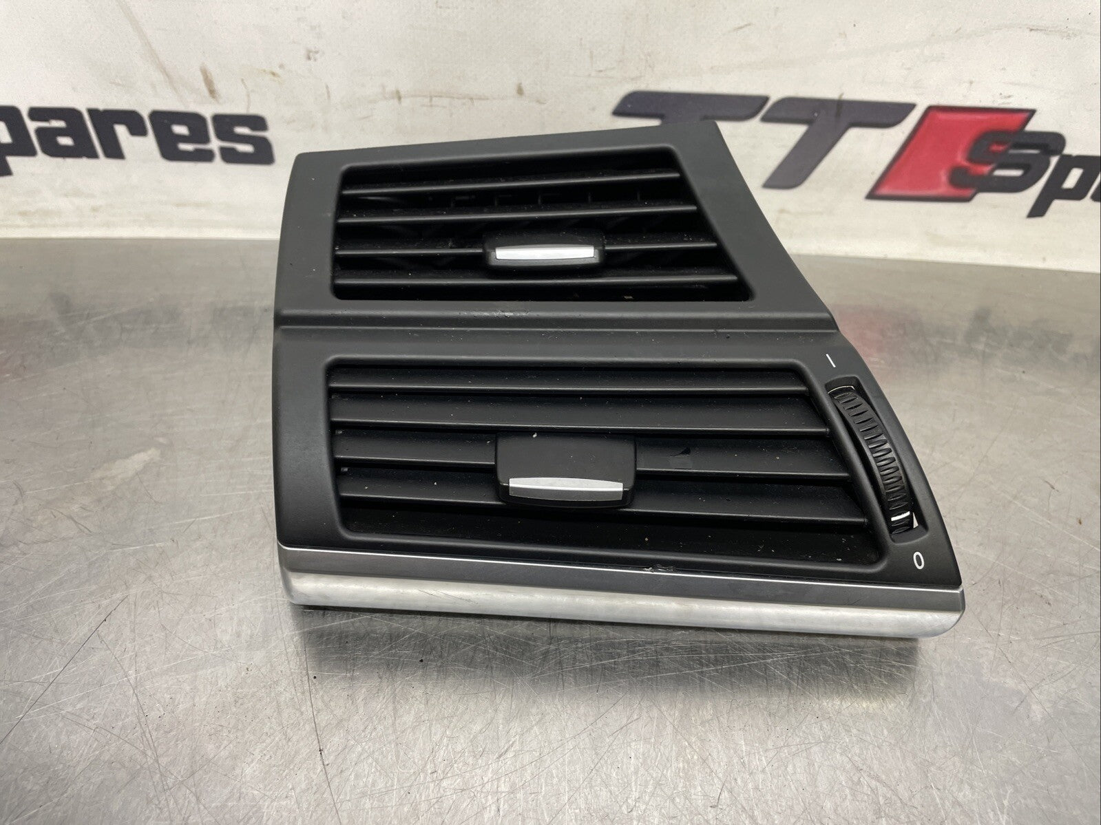 BMW E70 X5 BLACK FRONT AIR VENT GRILL LEFT SIDE 7161804