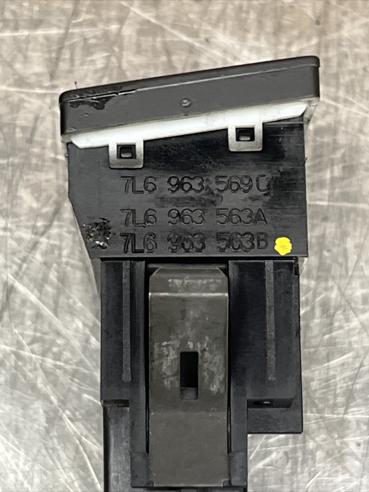 VOLKSWAGEN TOUAREG 7L LEFT SEAT HEATER SWITCH BUTTON 7L6963569C OEM