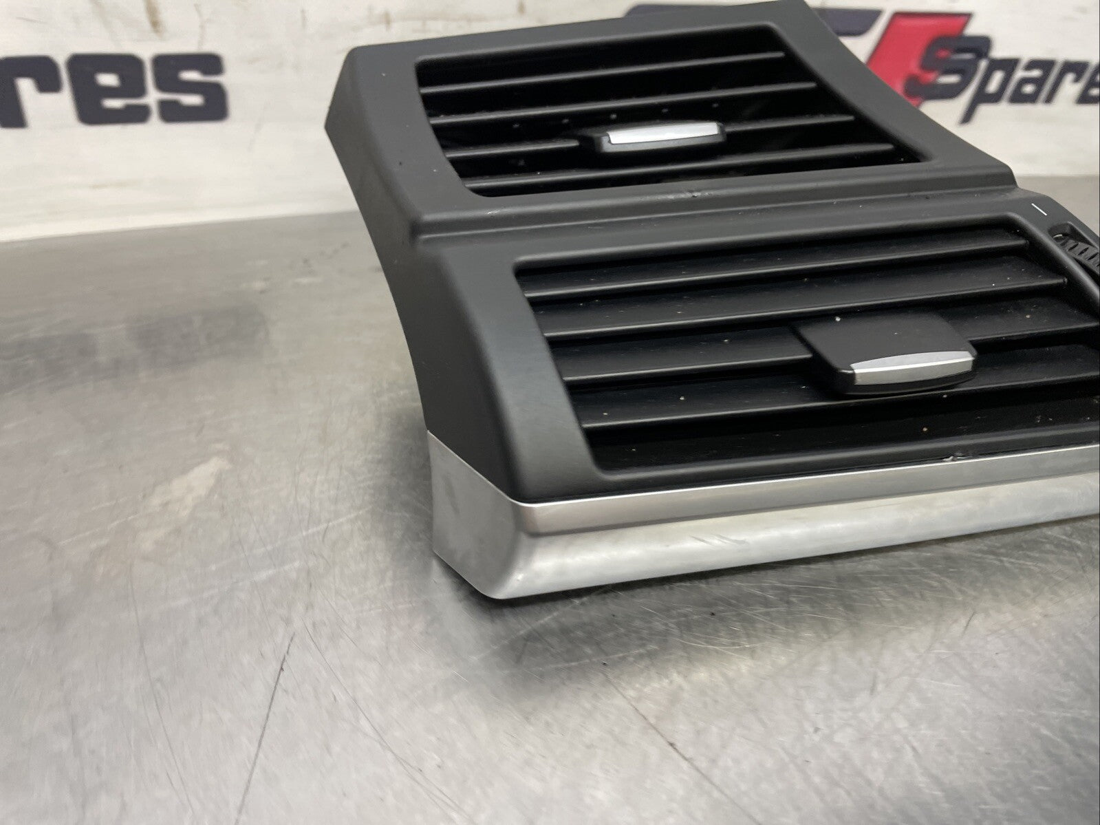 BMW E70 X5 BLACK FRONT AIR VENT GRILL LEFT SIDE 7161804