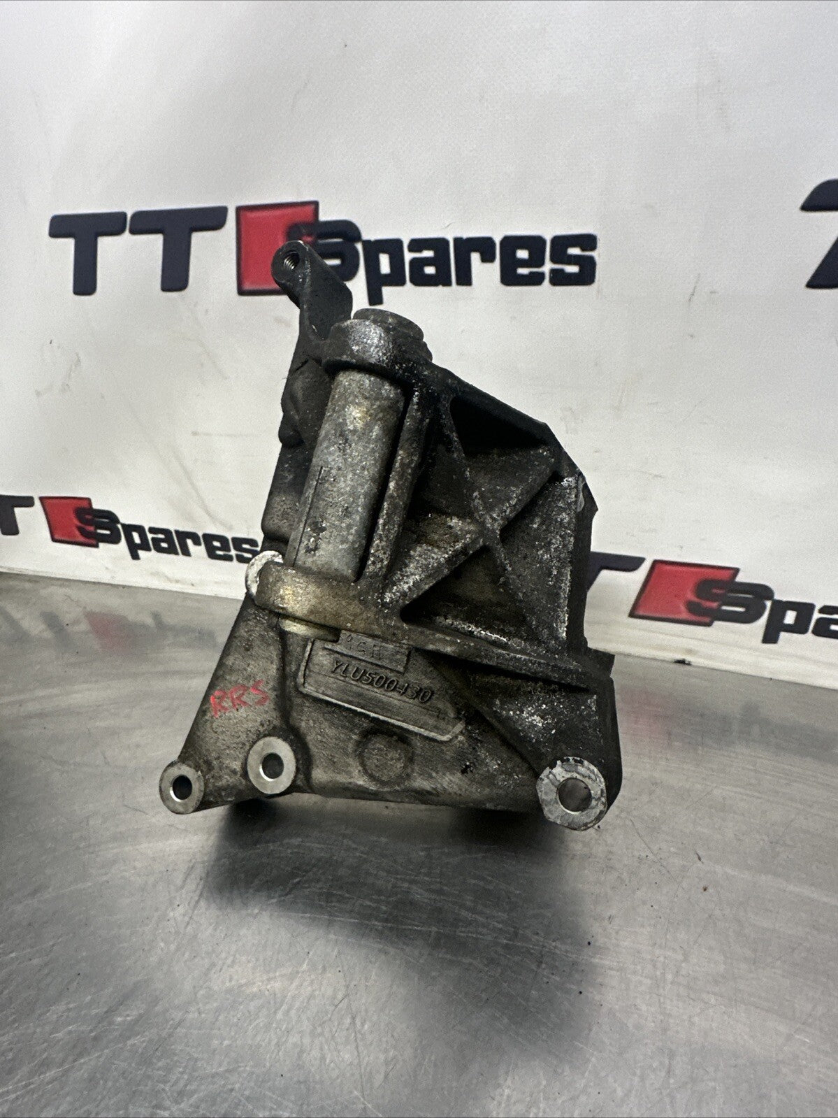 Range rover sport 3.6 tdv8 engine alternator mount bracket ylu500430