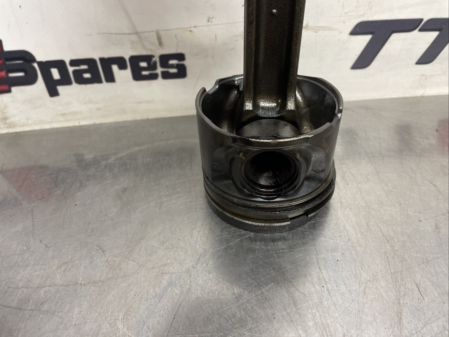 BMW E60 E61 E53 3.0D DIESEL PISTON WITH CONROD M57N 306D2 2004 NURAL 7799357