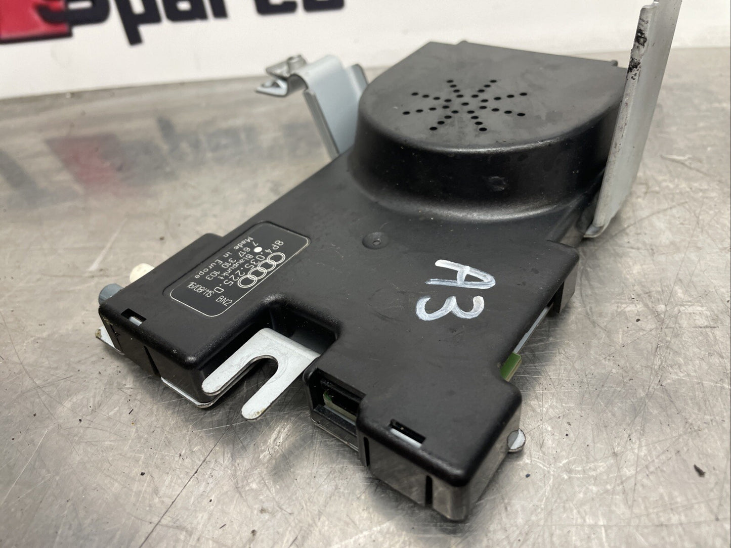 AUDI A3 8P AERIAL ANTENNA AMPLIFIER BOOSTER 2010 8P4035225D