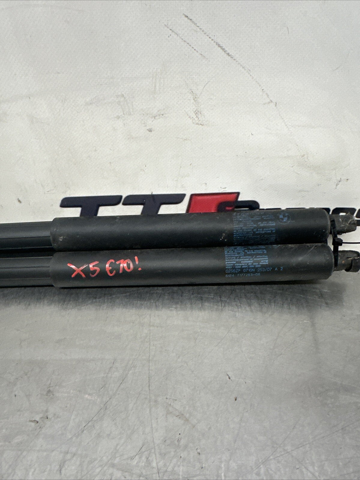 BMW E70 X5 2007- 2013 REAR TAILGATE BOOT SPRING TRUNK GAS STRUT HOLDER   7177283